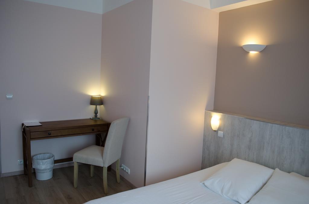 Hôtel Lac Et Forêt Saint-André-les-Alpes Quarto foto